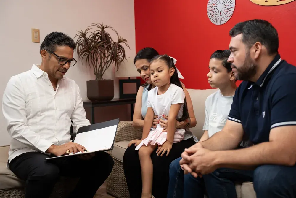 Sesión de reeducación con Martín Ramos y una niña en SMARTHINK